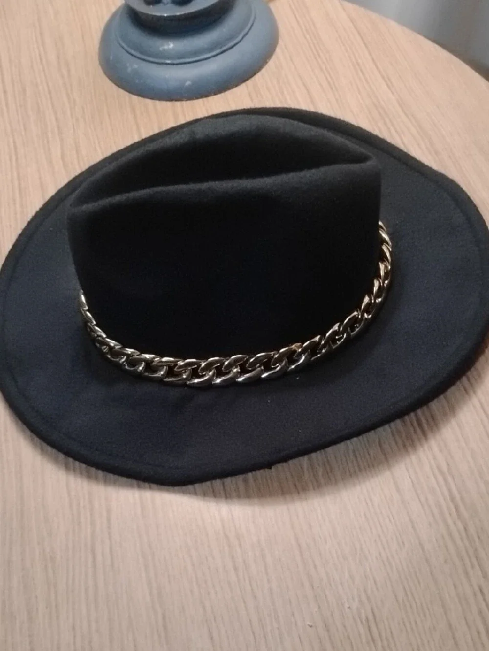 Source Unknown Black Fedora with Gold Chain Accent